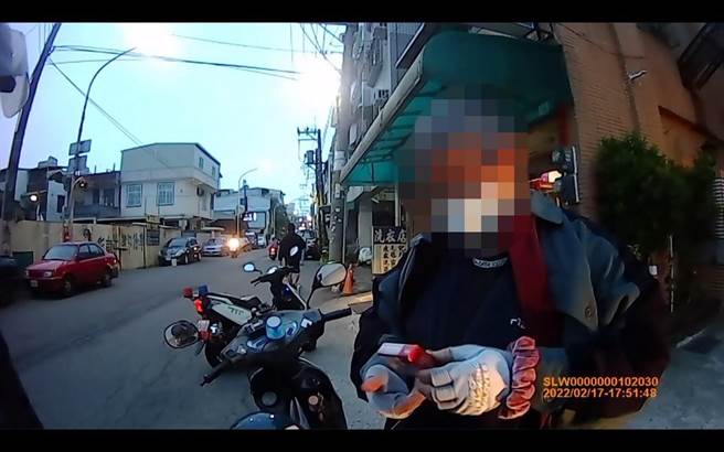 赖男连三度否认自己有持毒。（翻摄照片／高雄洪靖宜传真）