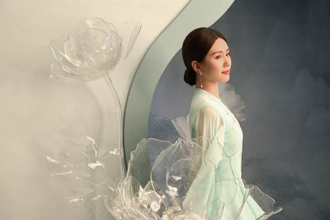 刘诗诗美披古装，举手投足狂飘仙气。（图／取材自诗诗的小板报微博）