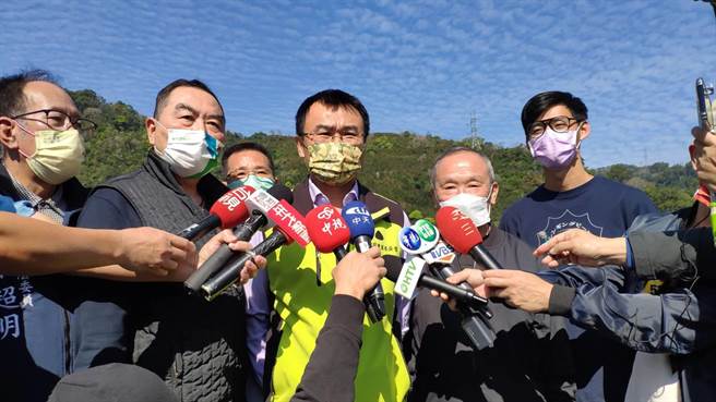 农委会主委陈吉仲宣布启动农业天然灾害现金救助机制。（李京升摄）