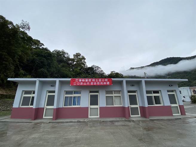 花莲卓溪乡立山派出所宿舍老旧，空间狭小，卫浴空间不足，影响员警生活起居，去年10月斥资240万元新建宿舍，日前启用，内部包含1间厨房、3间独立式卫浴设备套房，大幅提升生活品质。（玉里警分局提供／罗亦晽花莲传真）