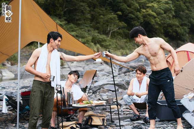 《我和我的钢四壁》左起涂善存、宋伟恩、邱宇辰、管麟。（卫视中文台提供）