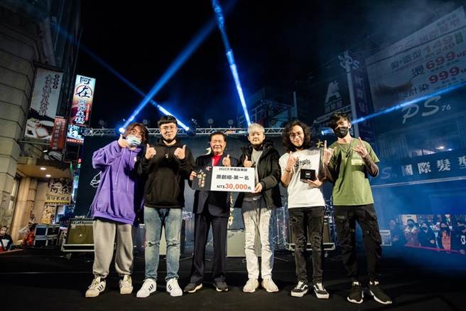 2022大甲妈音乐节于26日晚间热血开唱。(大甲镇澜宫提供)