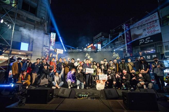 2022大甲妈音乐节于26日晚间热血开唱。(大甲镇澜宫提供)