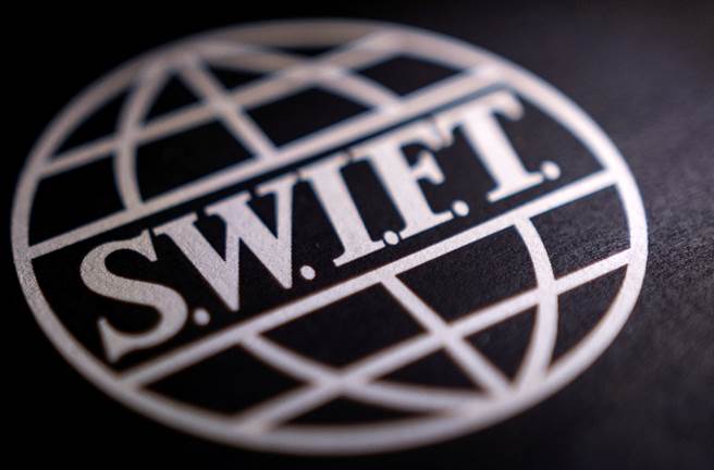 西方國家決定將俄羅斯逐出SWIFT。(圖／路透社)
