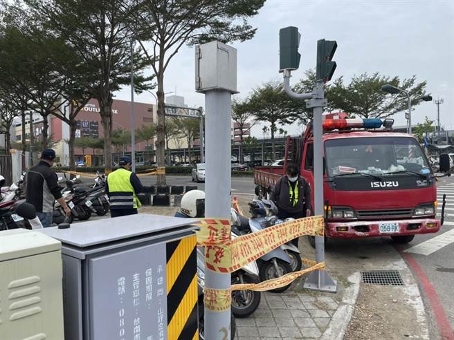 归仁警分局配合交通警察大队加强各路段取缔违规停车。(读者提供／曹婷婷台南传真)