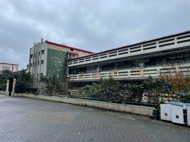 基隆市安樂高中正德樓已達50年使用年限，這次規畫拆除，並新建專科大樓。（基隆市政府提供／陳彩玲基隆傳真）