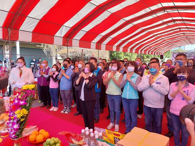 东彰道路北段工程动土，各级民代与沿线三乡市首长全都到场观礼，贺客云集热闹滚滚。（谢琼云摄）