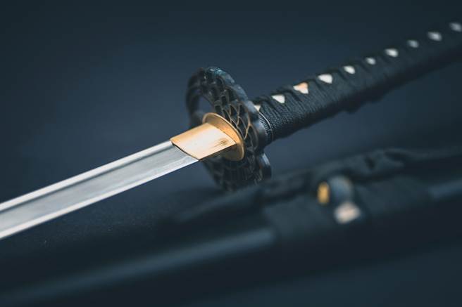 澳洲一名男子網購一把精美武士刀，意外發現它竟是失蹤77年的日本國寶「無銘則重」。(示意圖/達志影像)