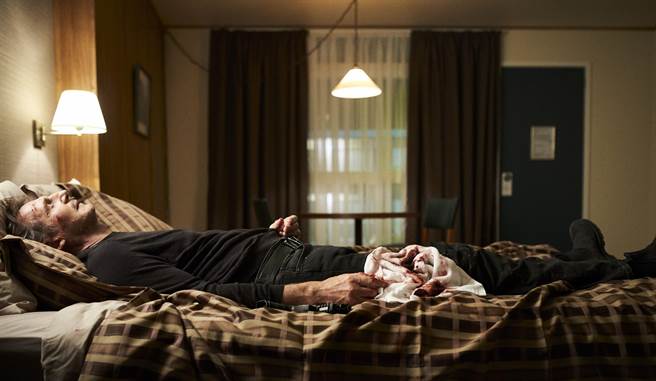 「地表最强老爸」连恩尼逊坦承自己真的在片场睡着。（威视提供）