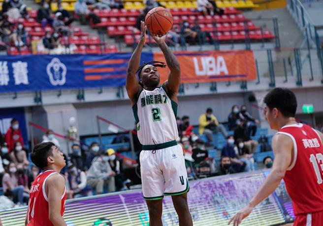 万能科大张杰玮22分、11篮板、5助攻。（大专体总提供）