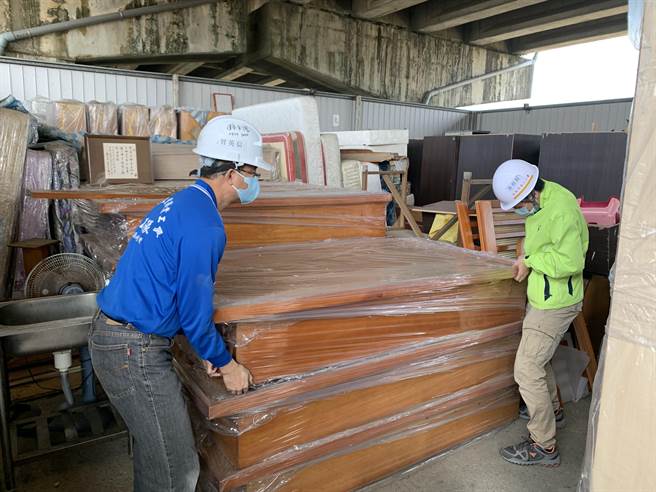 台南市劳工局成立二手家具仓库。(台南市劳工局提供／刘秀芬台南传真)