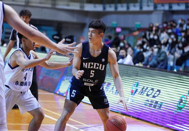 政治大学林励传出7次助攻。（大专体总提供）