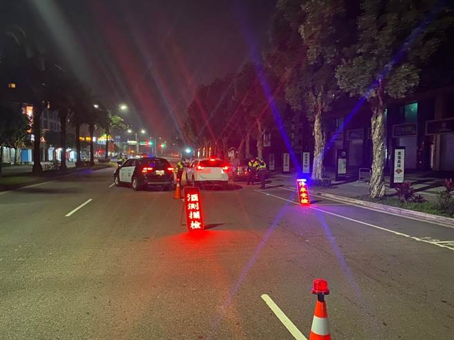 新北市林口警分局于228连假第一天日间即针对辖区景点与知名卖场周边，依据以往经验，详实规划并具体执行交管勤务。（林口警分局提供）