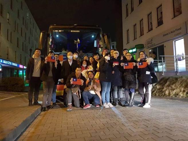 我在乌克兰求学的学生，在我驻波代表处协助下，目前已平安撤退到波兰华沙。（Simon提供）