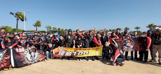 重机夫妻抵达台东，将完成珍爱环台100圈壮举。（民眾提供）. 