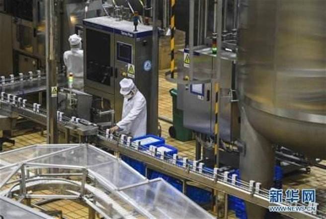 2021年大陆制造业增加值占GDP比重达到了27.4％，总量达到了人民币31.4兆元，连续12年位居世界首位。(新华社)