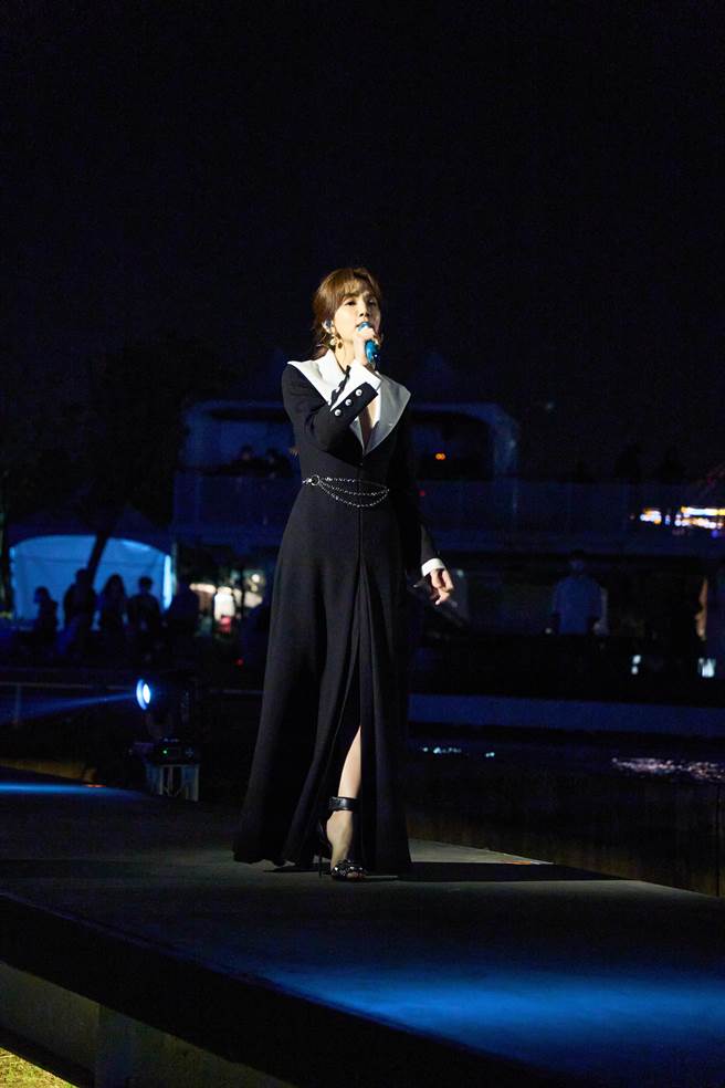 Ella昨為歌舞劇《山海屏行》擔綱壓軸演出。（勁樺娛樂提供）