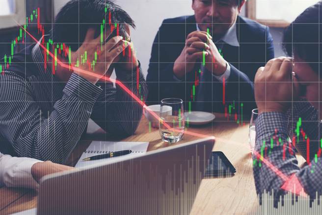 俄罗斯与乌克兰战线延长，引发金融市场出现动盪。（示意图／shutterstock）