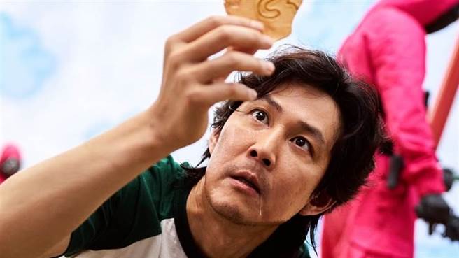 李政宰因《鱿鱼游戏》封帝，夺下美国演员工会奖。（图／IG@netflixkr）