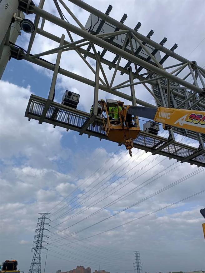 彰化县警察局建置台61线区间测速设备，2月25日恢復运作以来，3天就发现173辆超速违规。（警方提供／谢琼云彰化传真）