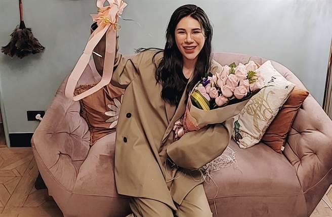 丹妮婊姐询问俄罗斯前男友对于攻打乌克兰的真实想法，对方生气表示对普丁的作为不能理解。(翻摄自丹妮婊姐星球脸书)