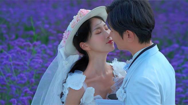 左越越曾喜悦分享和未婚夫D三一的婚纱照。 （图／取自左越越微博）