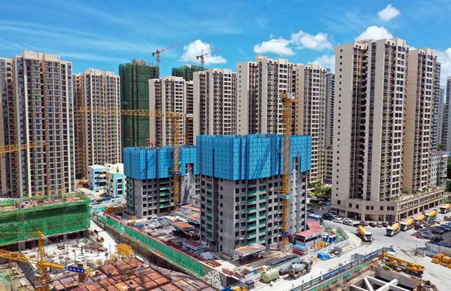 中国大陆为因应市场低迷气氛，对房地产推出多项宽松政策，15家机构所做的预估显示全年房价料同比增长2%，呈现「前低后高」走势。（图／新华社）