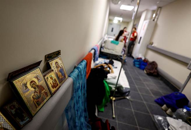 又一名无辜孩童命丧俄军炮火下，经抢救最后仍回天乏术。(图/路透社)