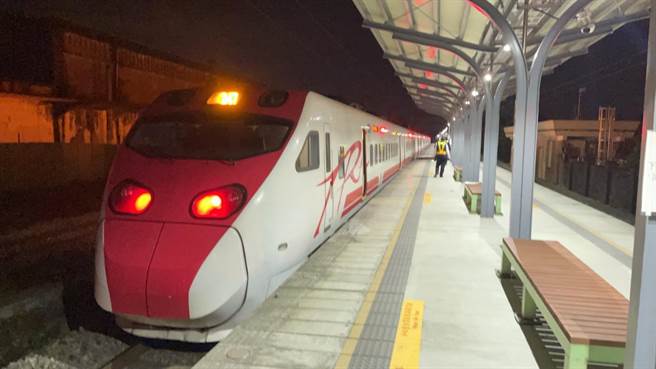 宜兰中里火车站今天晚上9点多惊传死伤事故。（翻摄照片／陈彩玲宜兰报导）