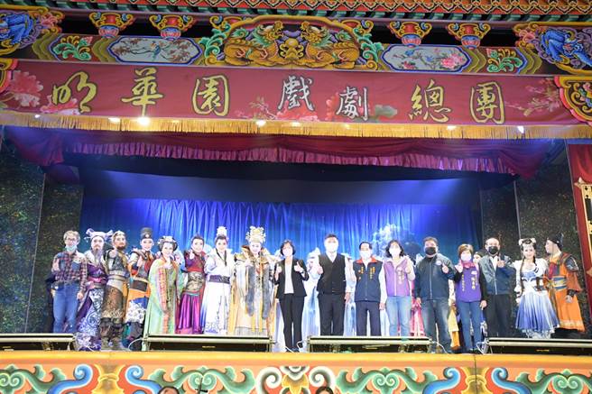 228連假最後一天，明華園戲劇總團在北斗為彰化縣民，帶來精彩難忘又美好的一晚。（謝瓊雲攝）