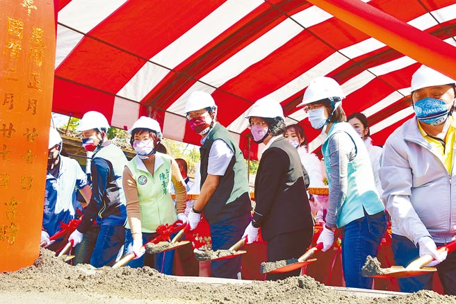 眾所期待的東彰道路開闢計畫，北段工程27日舉行動土典禮，預計2024年3月連同南延段同步完工，全段通車後，沿線鄉鎮民眾生活交通大大便捷，南來北往只需20分鐘就能上交流道。（謝瓊雲攝）