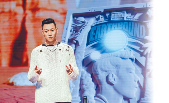 瘦子昨办《EARTHBOUND》发片记者会。（邓博仁摄）