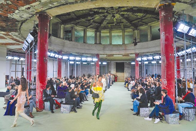 Matthieu Blazy的首次大秀，广受各界好评。（美联社）