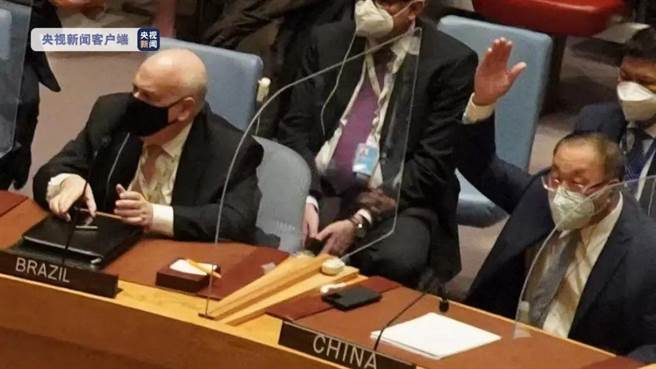 中国常驻联合国代表张军（前排右一）。（央视新闻用户端资料照〉