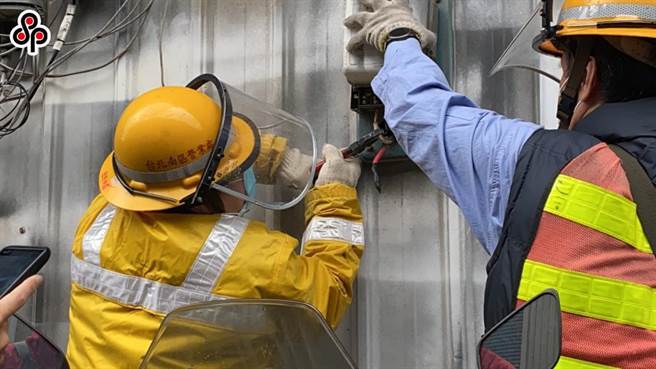 《工輔法》於2019年6月經立法院三讀修正通過工廠管理輔導法部分條文，要讓2016年5月19日前的違章工廠須在2年內納入輔導行列，5月20日後新增農地違章工廠一律即報即拆，新法已在2020年3月20日公告施行，今年3月20日前未納管工廠將斷水斷電。（本報系資料照）