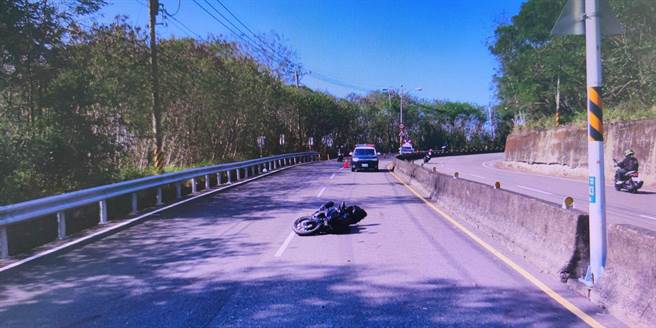 龙崎182线昨天传出一起死亡车祸。（读者提供／曹婷婷台南传真）