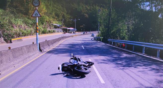 龙崎182线昨天传出一起死亡车祸。（读者提供／曹婷婷台南传真）