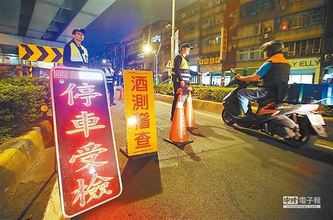 王姓、林姓男子没驾照还酒驾，积欠拒测罚款各46万元、36万元罚单至今仍置之不理。高雄分署表示，两男逾期无正当理由不到场或不处理，不排除向法院声请拘提。（本报资料照／袁庭尧高雄报导）