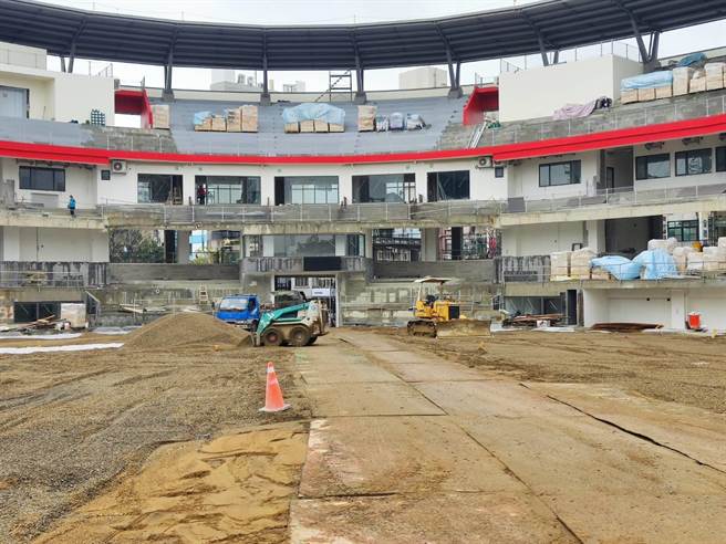 大新竹人引颈期盼的新竹市立棒球场，目前工程进度已达98％。（民眾提供／陈育贤新竹传真）