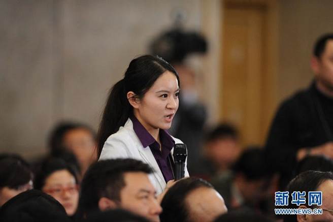 富达国际近日首度发布《中国企业性别多元发展报告》，指出中国大型企业仍缺乏推动性别多元化的急迫感，欠缺培养女性领导力及支持女性职业发展的系统性措施。（新华社）