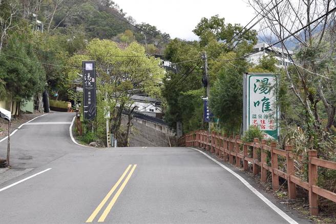 縣府文觀局為促銷泰安溫泉推出集章抽獎活動。（謝明俊攝）