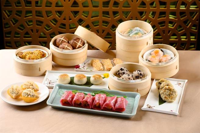 新竹喜来登中厨团队首创「春风得意肠」以甜脆鲜虾包裹油条再包上滑嫩肠粉皮新竹喜来登「采悦轩中餐厅」创意港点新上市，并推出「点餐点、送港点」超值优惠。（新竹喜来登提供／罗浚滨新竹传真）