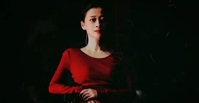 女星传抓奸导演夫出轨 再嫁二夫被宠到「不碰家务」没领过ATM (图片翻摄至微博)