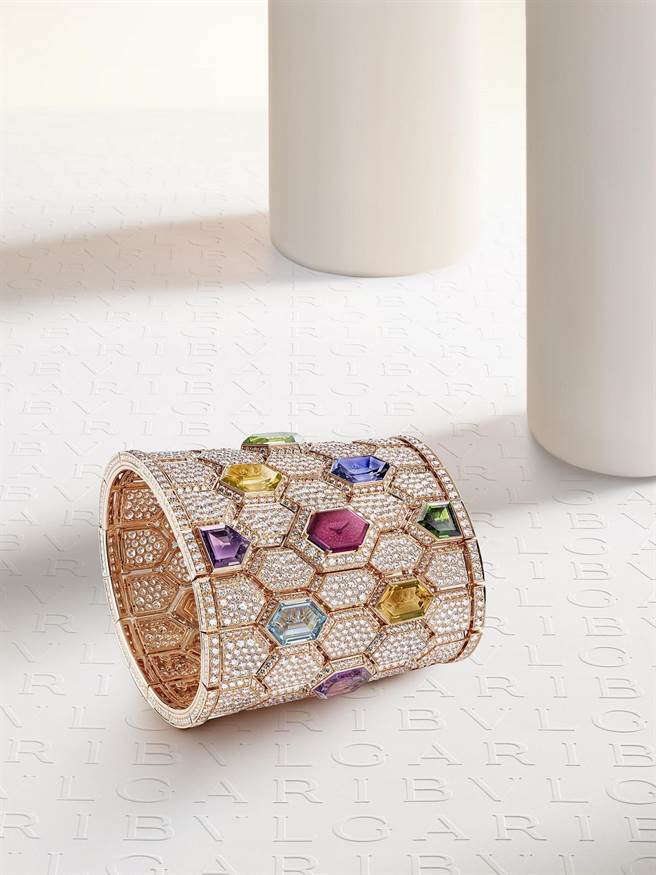 宝格丽以埃及艳后为灵感打造Serpenti Misteriosi Cleopatra神秘珠宝表。（BVLGARI提供）