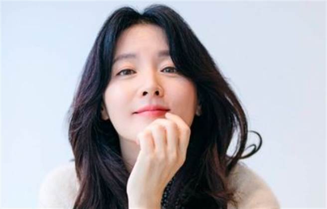 李英爱热心公益不遗余力，此次捐款乌克兰原本是低调行善。（图／取自IG@leeyoungae_official）