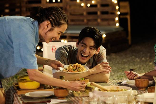 温貞菱（左）讚林柏宏根本就是學霸藝人。（林柏宏經紀人提供）