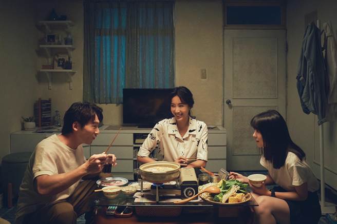 温升豪、隋棠、项婕如饰演一家人。（TVBS提供）