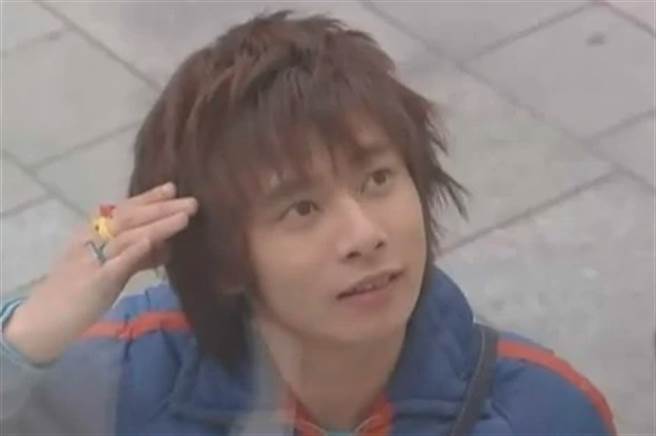 石田壹成在90年代演出经典日剧曾红极一时。（图／取自《圣者的行进》剧照）