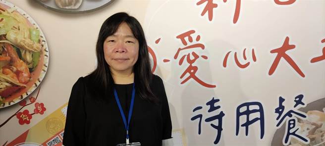 新北市社会局副局长林昭文荣退，主任秘书吴淑芳接任，晋升为副局长。（陈慰慈摄）