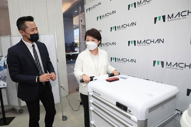 市長盧秀燕1日參訪明昌大發廠，肯定明昌公司根留台中兼具傳承與創新。(台中市政府提供)